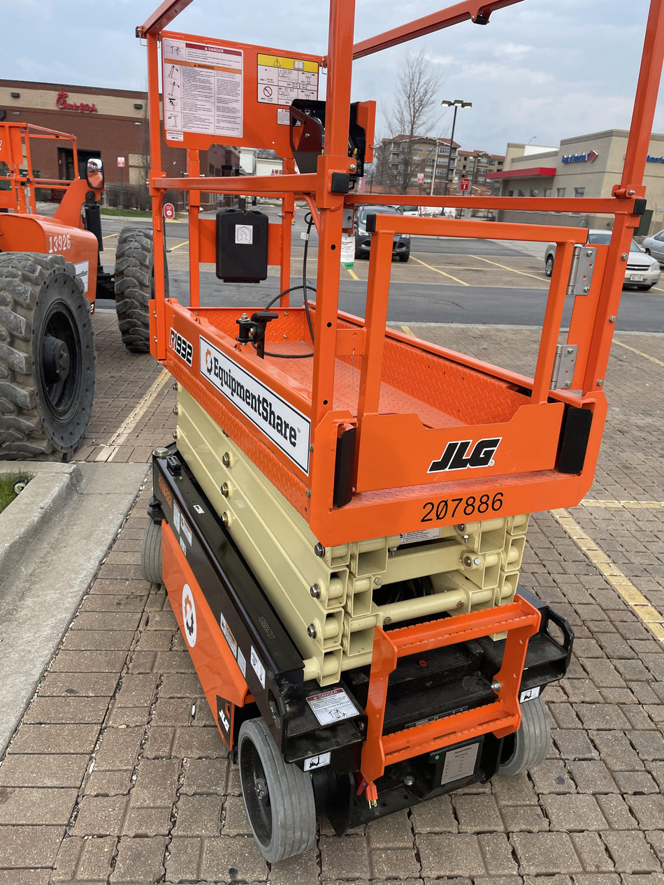 2022 JLG R1932