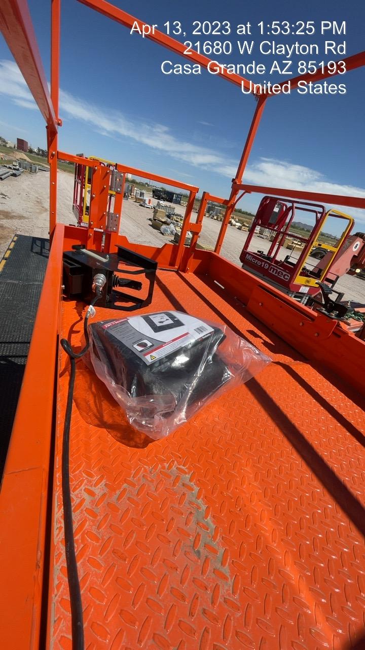 2022 JLG ES3246