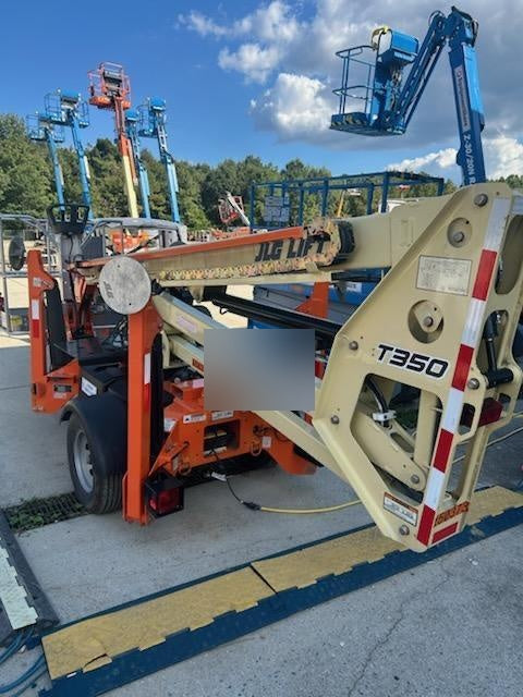 2022 JLG T350