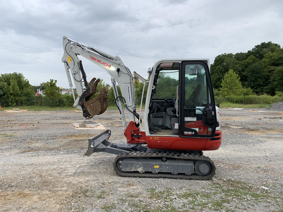 2020 TAKEUCHI TB235-2CR