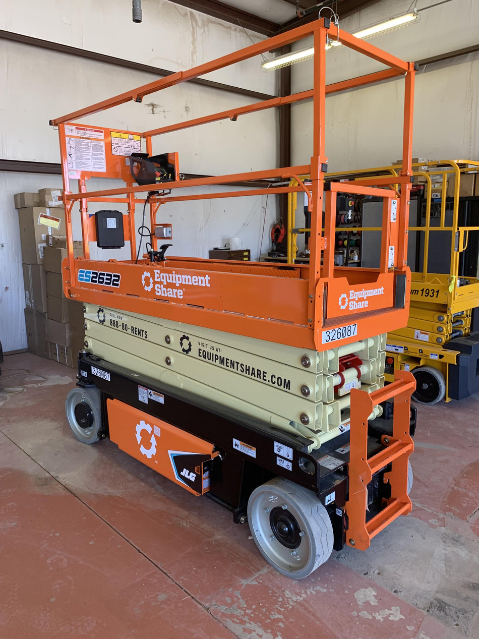 2023 JLG ES2632