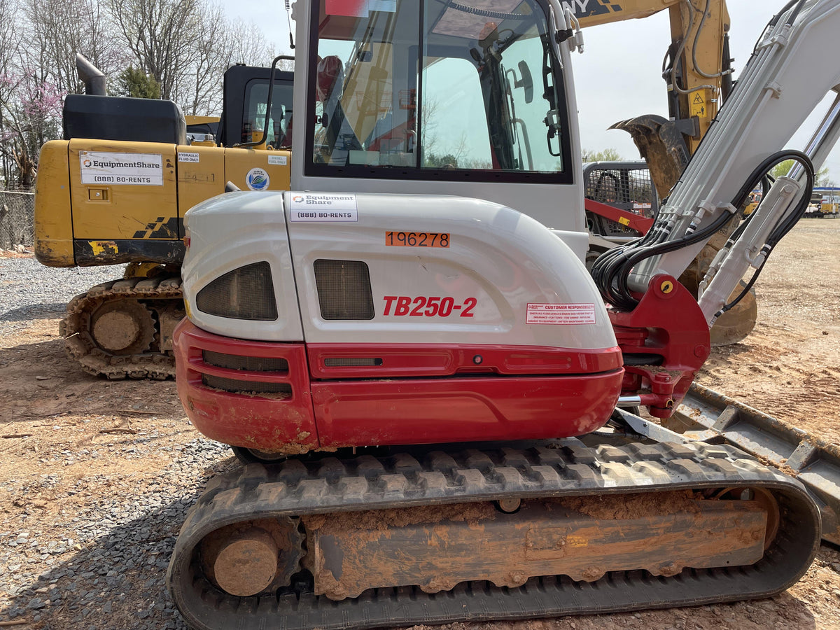 2021 TAKEUCHI TB250-2C
