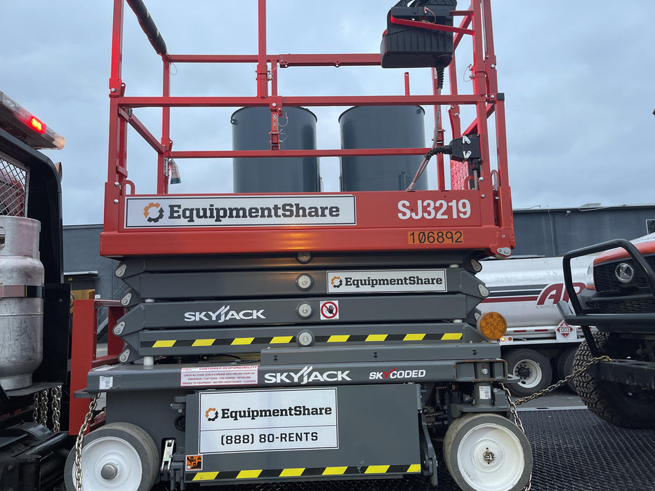 2020 Skyjack SJIII-3219 Solid NM Tires, Half height spring hinged entry gate, Dual Beacons, 800W Inverter