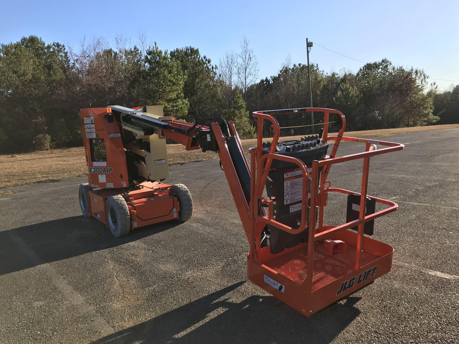 2019 JLG E300AJP