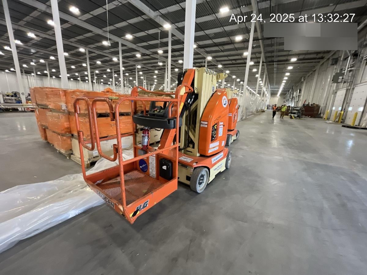 2022 JLG 26E