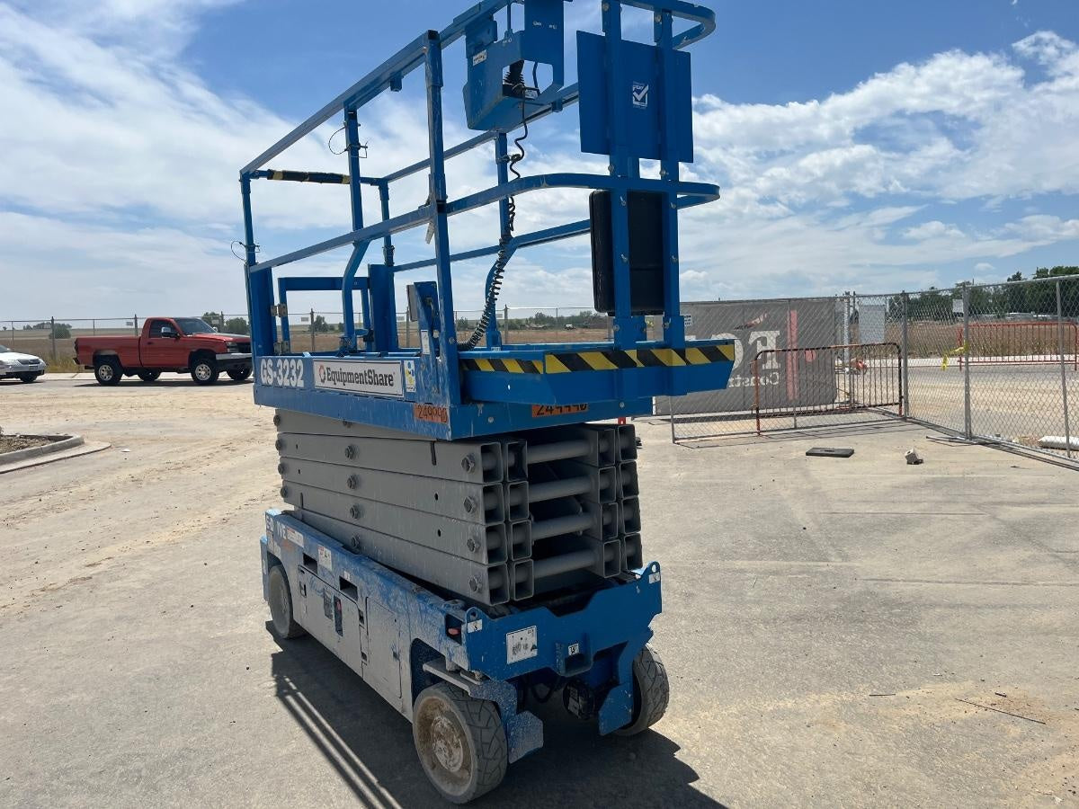 2022 GENIE GS-3232