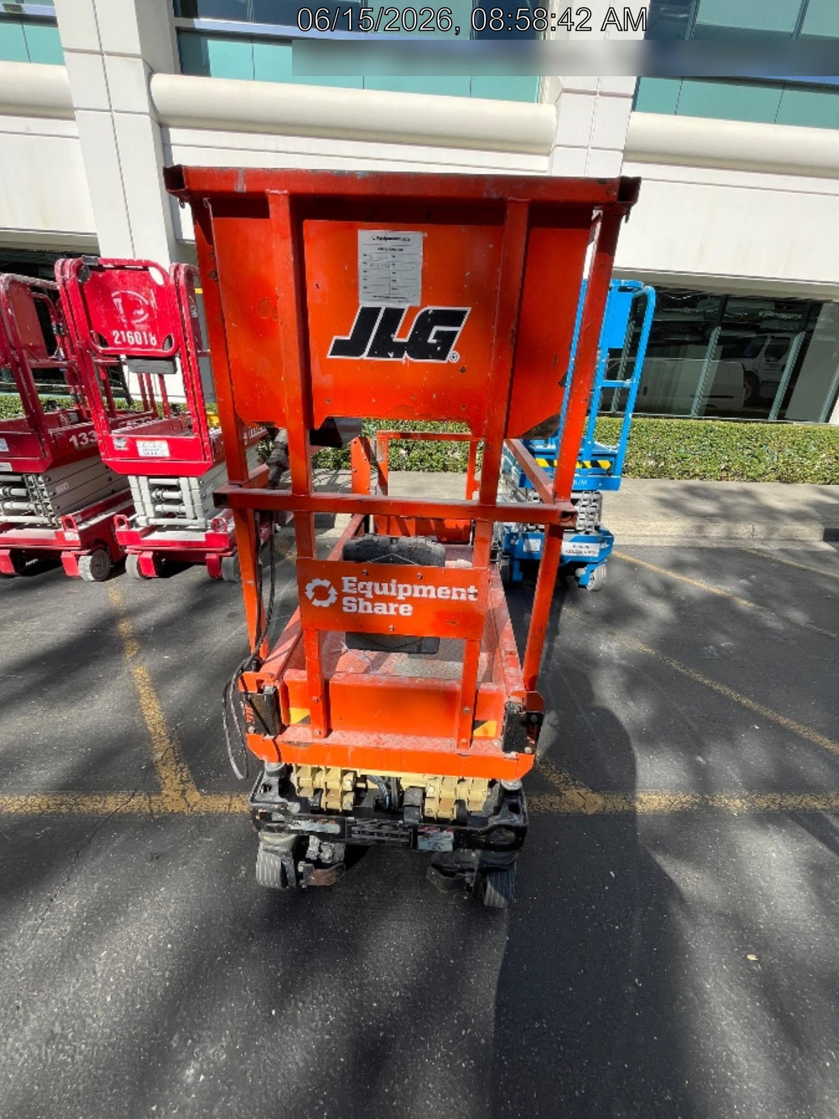 2022 JLG ES1330L