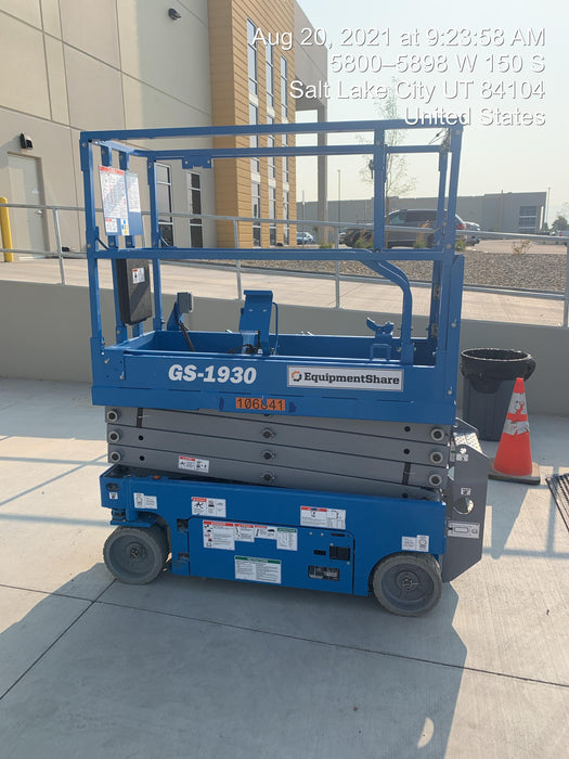 2020 Genie GS-1930 Solid Non Marking Tires, Beacon, Folding rails with half height swing gate, 800W Inverter