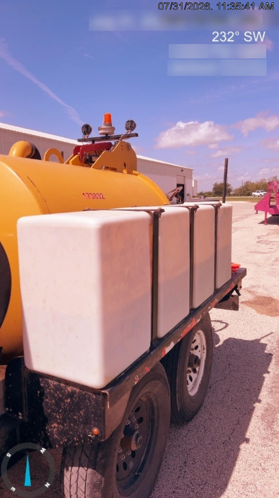 2021 Vac-Tron LP573XDT T4 Koehler Diesel Engine, 500 Gallon Debris Tank, x2 100 Gallon Water Tanks