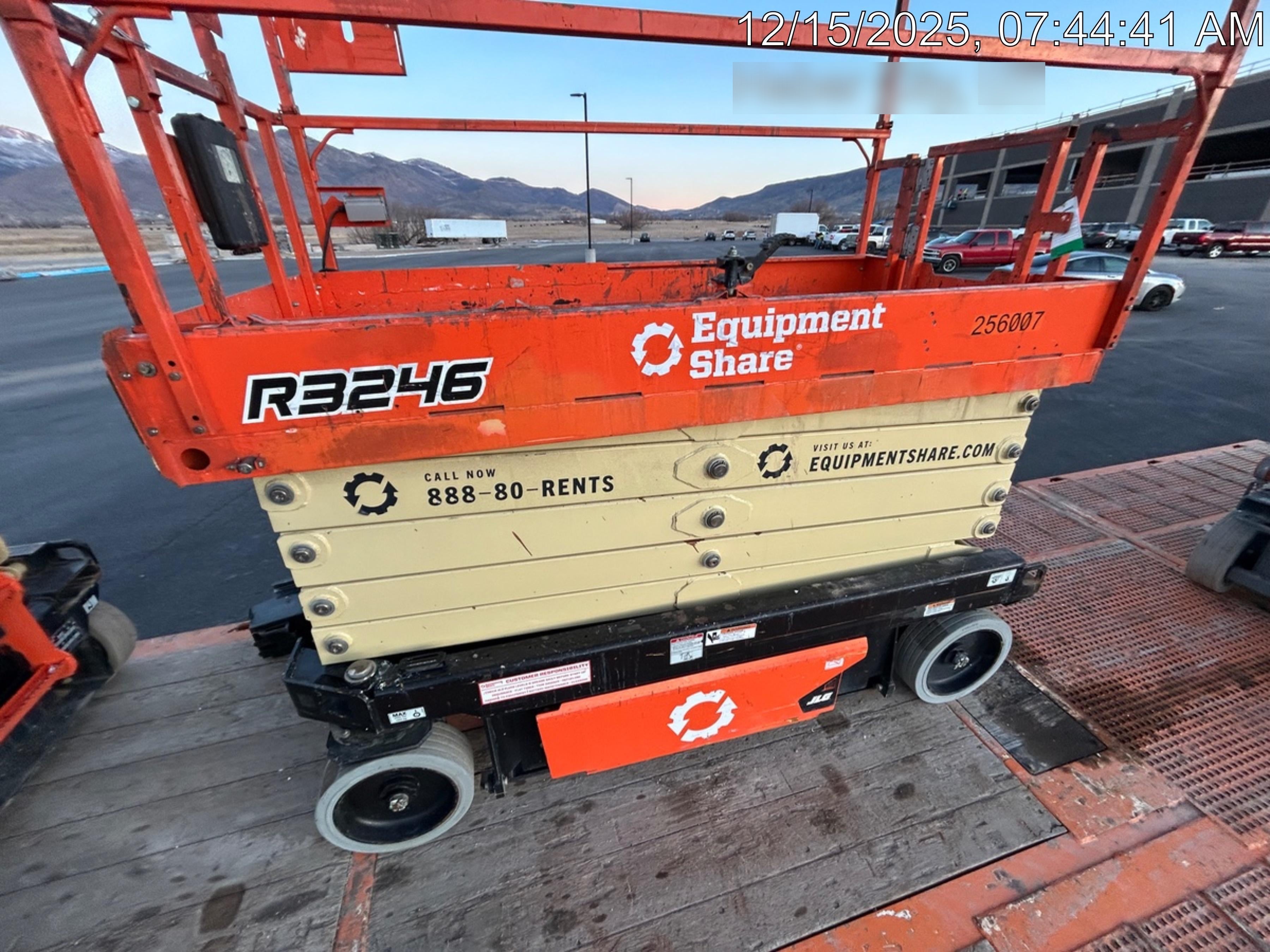 2022 JLG R3246