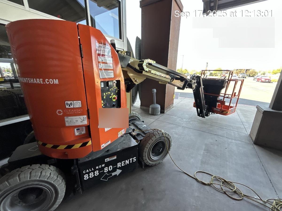 2025 JLG E300AJP