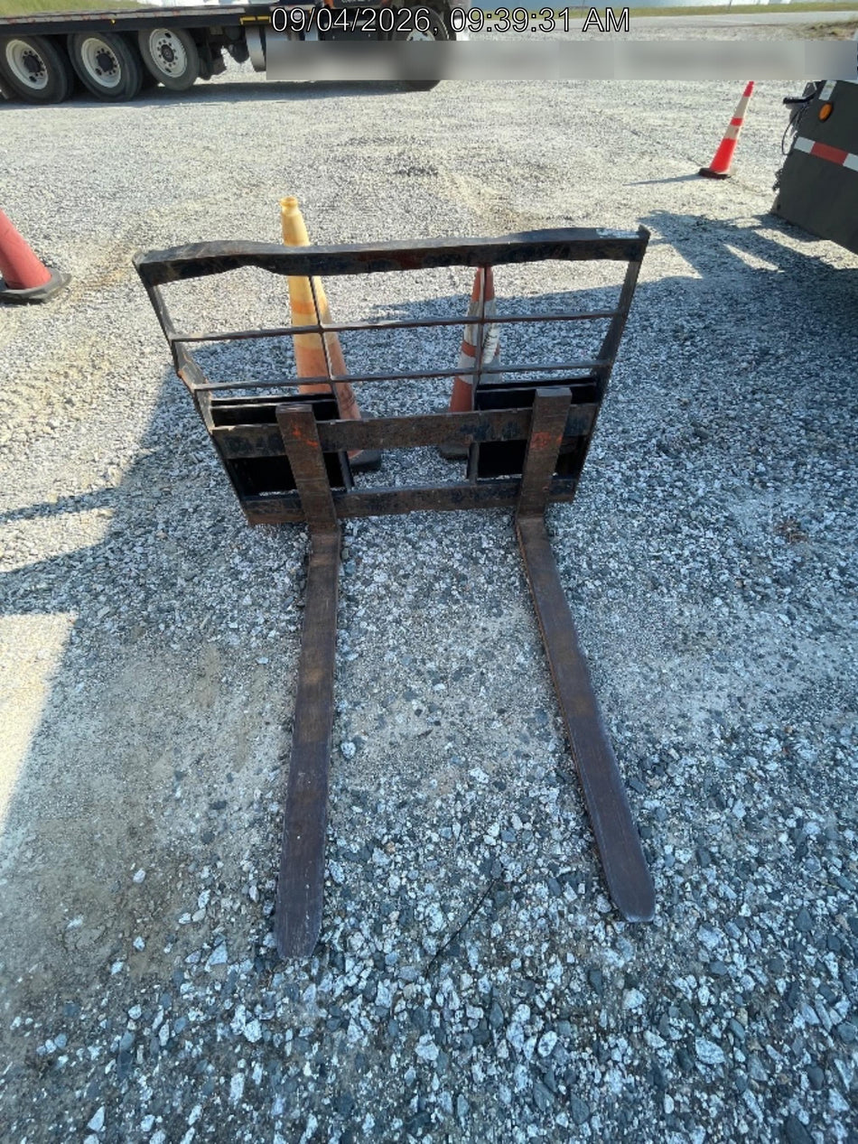2022 ARROW MATERIAL HANDLING 60" Pallet Forks - Arrow