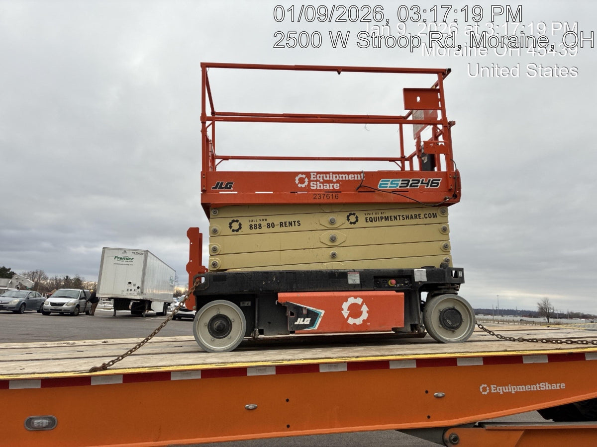 2022 JLG ES3246