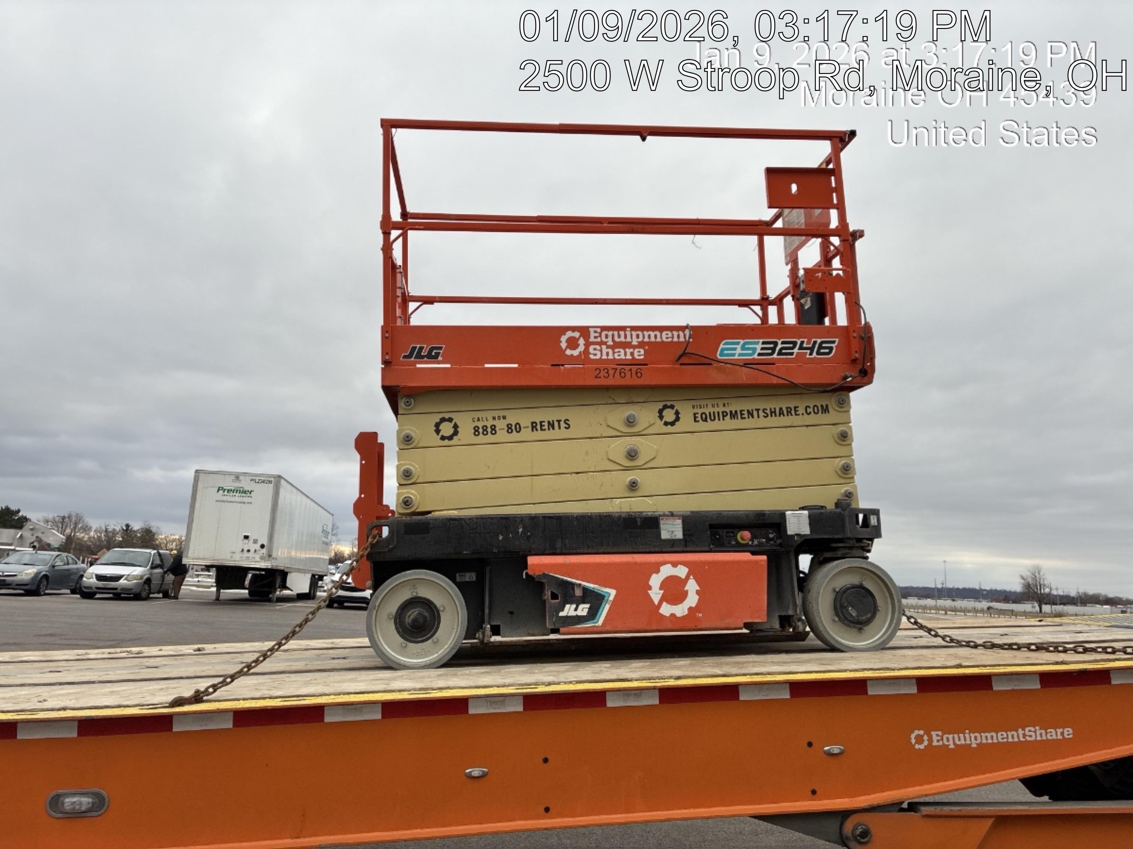 2022 JLG ES3246
