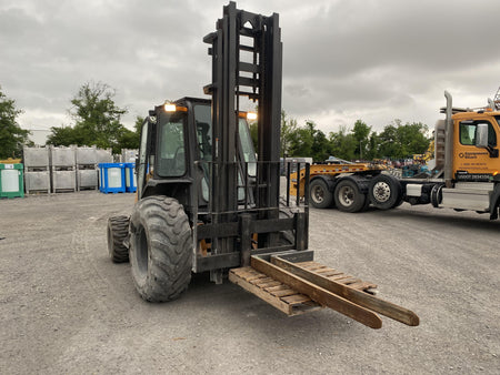 2021 CASE 588H