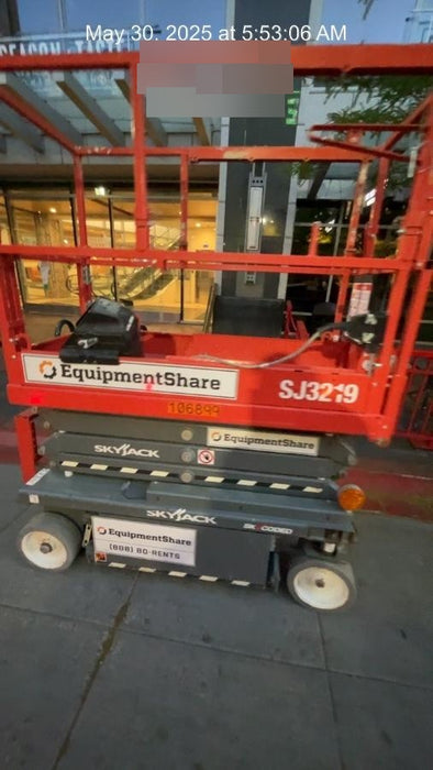 2020 Skyjack SJIII-3219 Solid NM Tires, Half height spring hinged entry gate, Dual Beacons, 800W Inverter