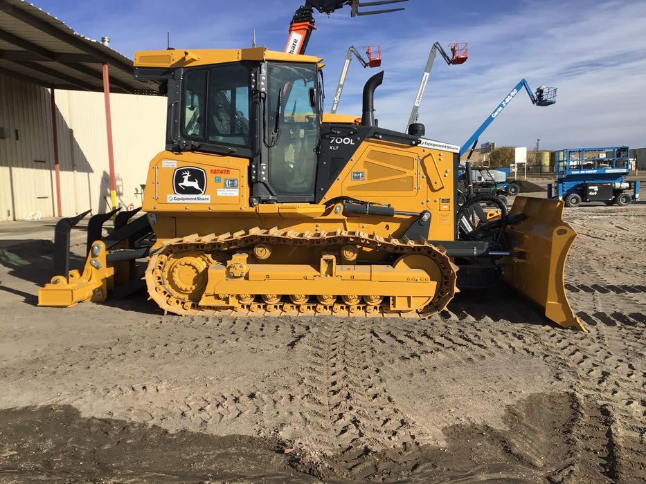 2020 JOHN DEERE 700L