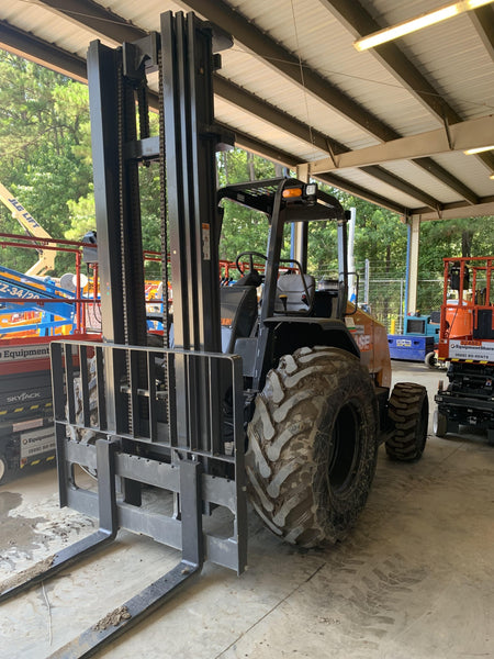 2023 CASE 588H