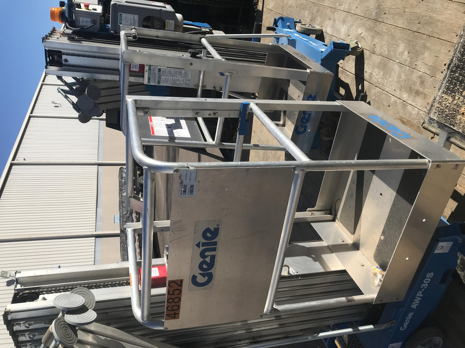 2019 GENIE AWP-30S