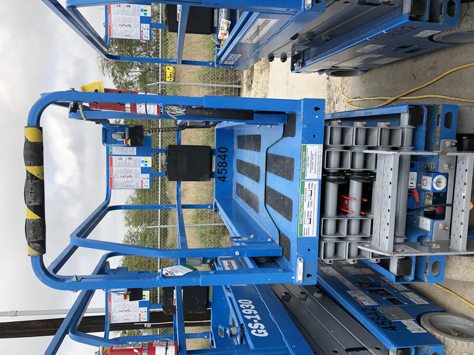 2019 Genie GS-1930 Fixed rails with chain Entry