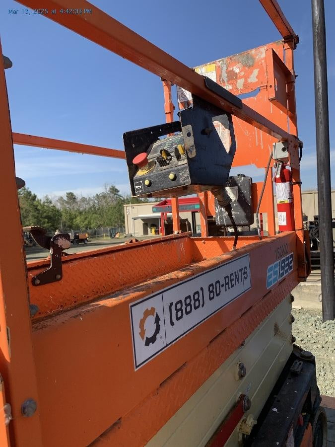 2021 JLG ES1932