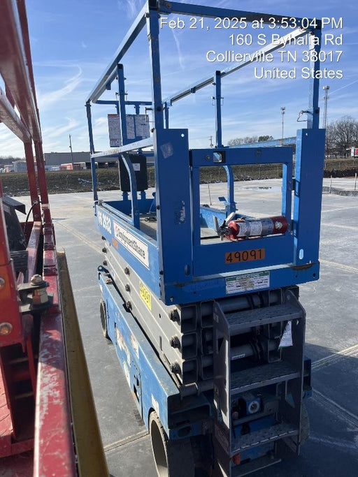 2019 Genie GS-2632 Folding rails with half height swing gate