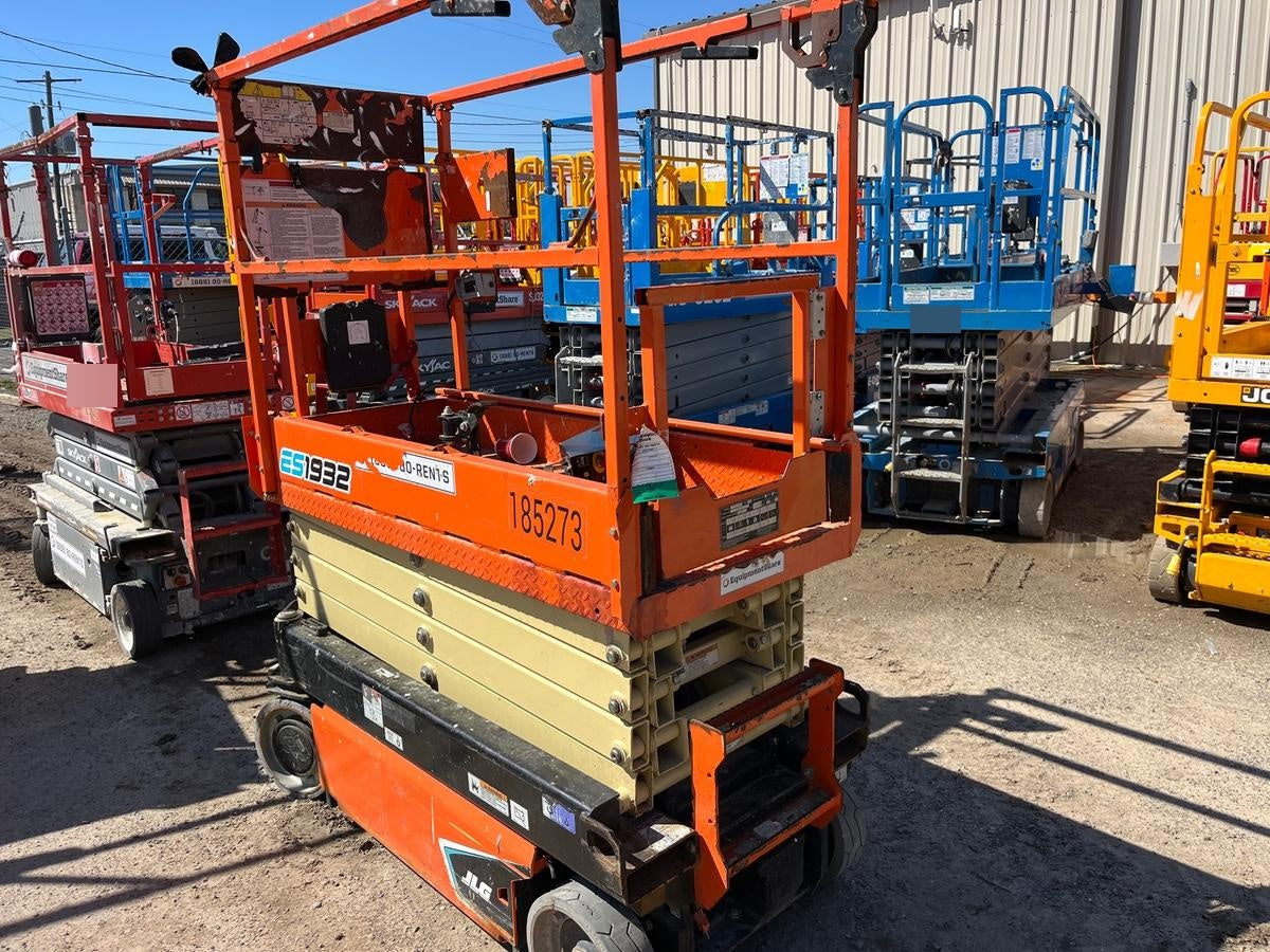 2021 JLG ES1932