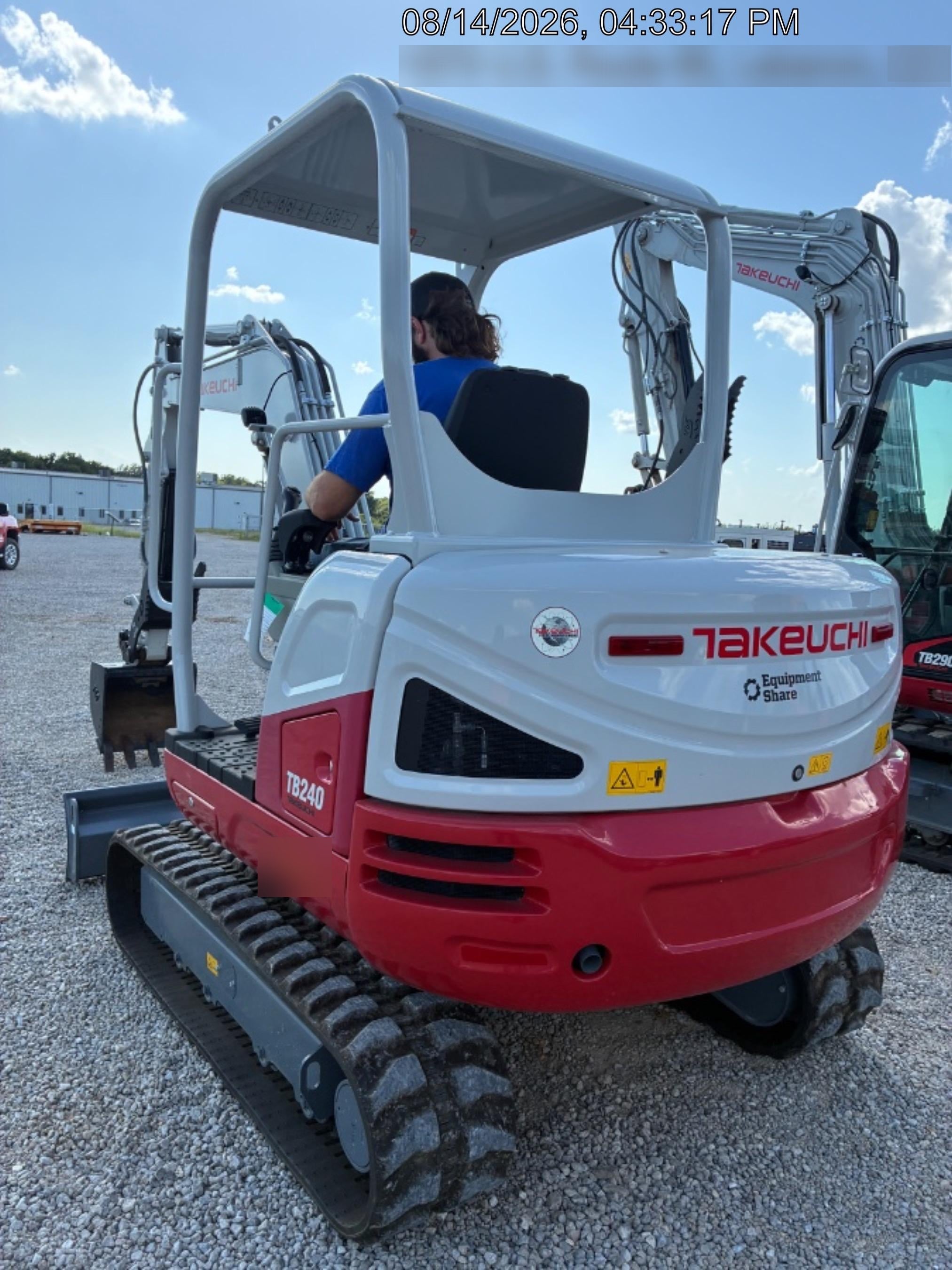 2023 TAKEUCHI TB240R