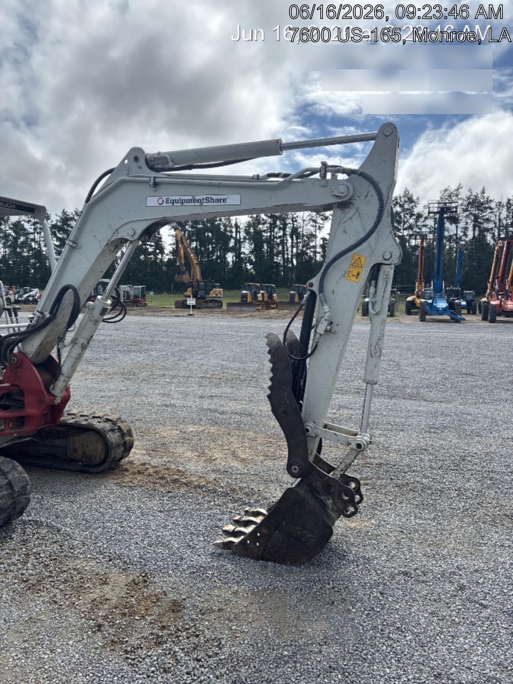 2023 TAKEUCHI TB250-2R