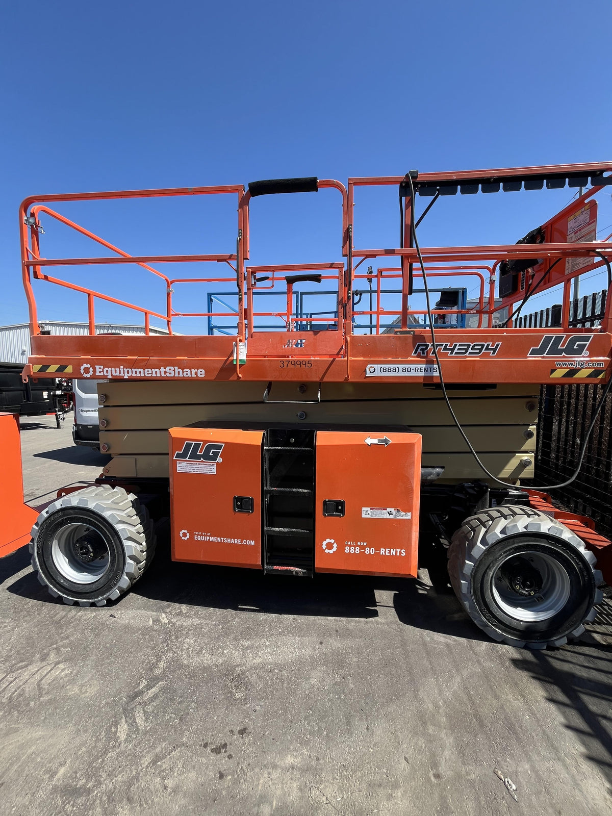 2023 JLG RT4394