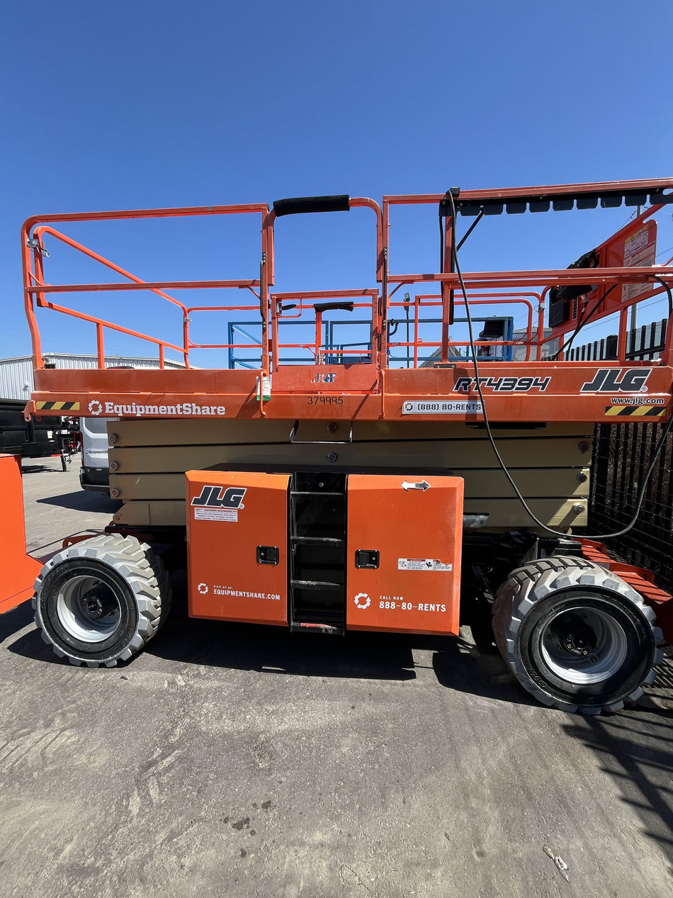 2023 JLG RT4394