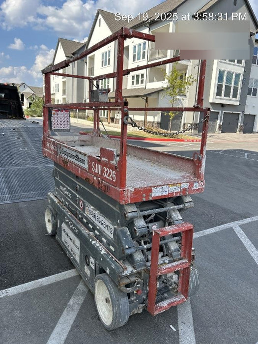 2018 Skyjack SJIII-3226 Skyjack SJIII3226 Scissor Lift w/Trojan Batteries