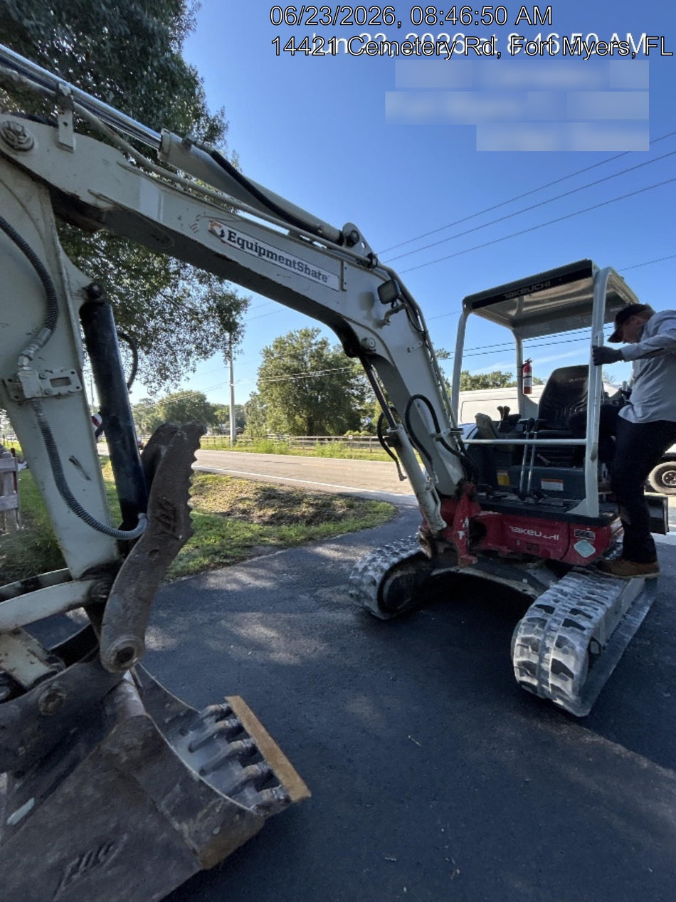 2021 TAKEUCHI TB235-2R