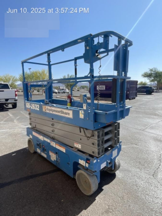 2019 Genie GS-2632 Folding rails with half height swing gate