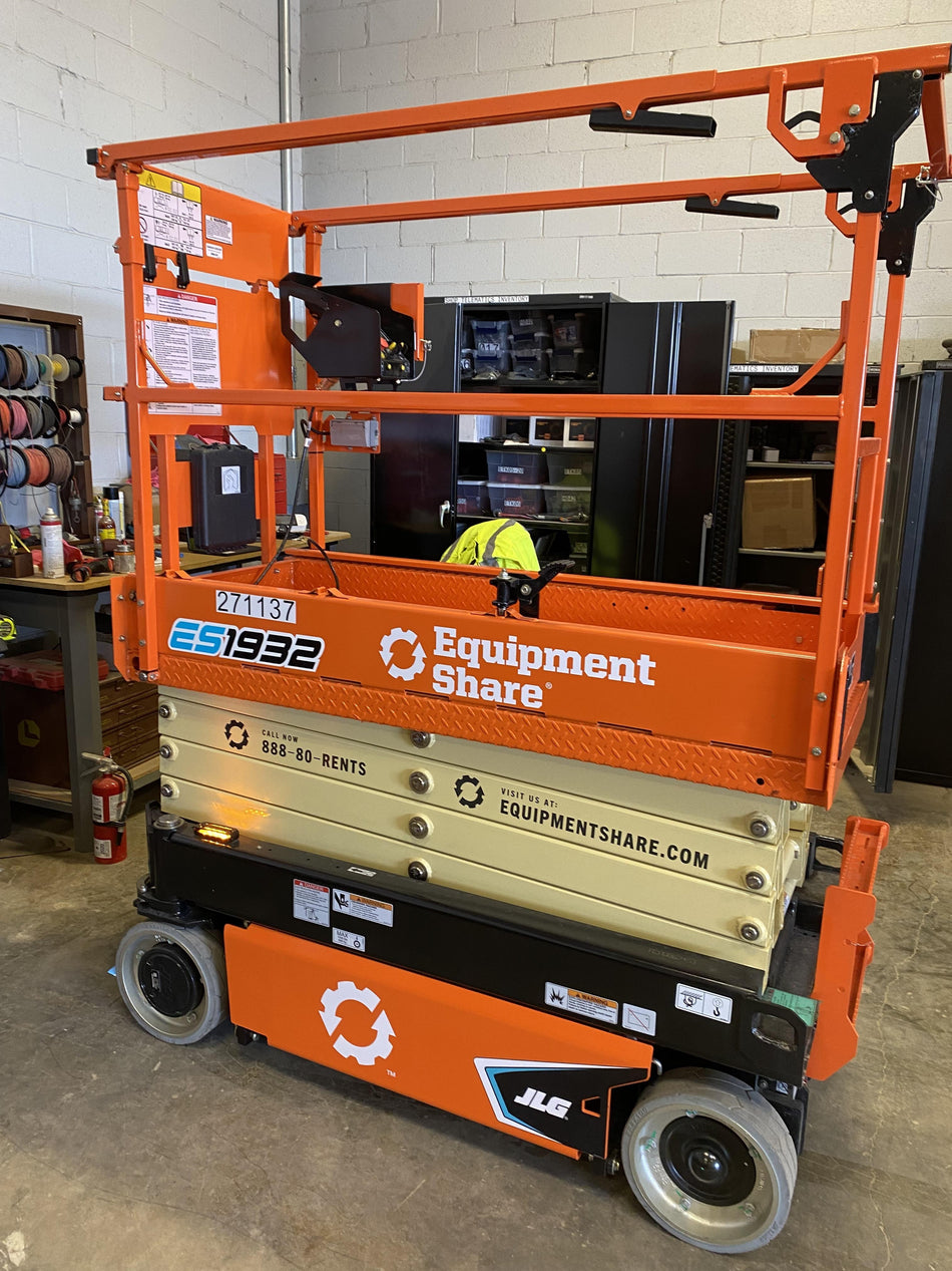 2022 JLG ES1932