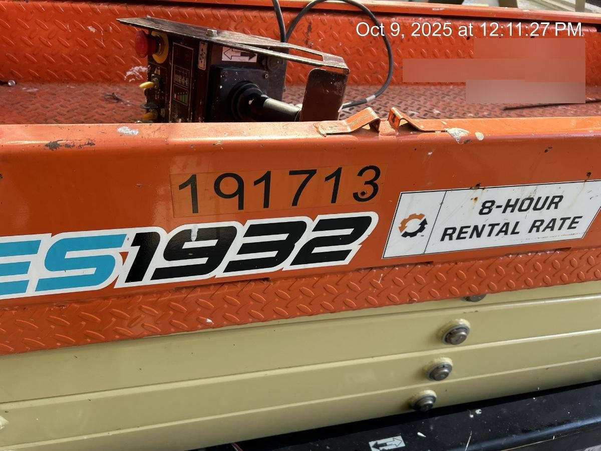 2021 JLG ES1932