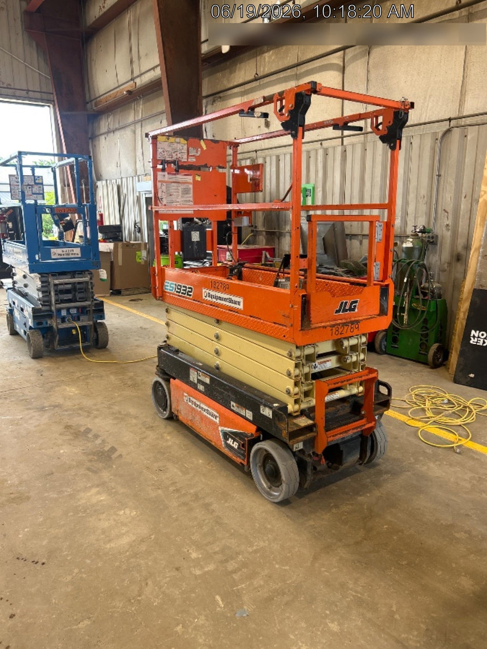 2021 JLG ES1932