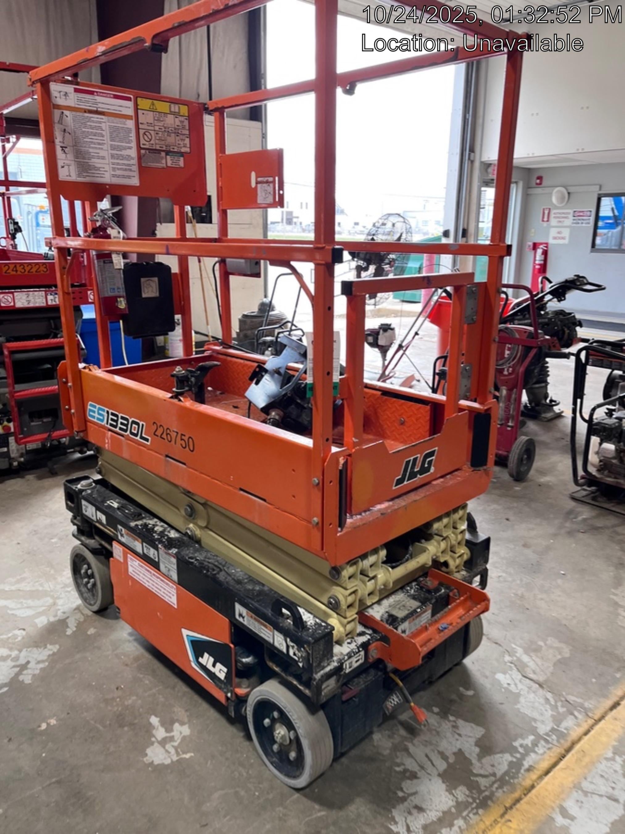 2022 JLG ES1330L