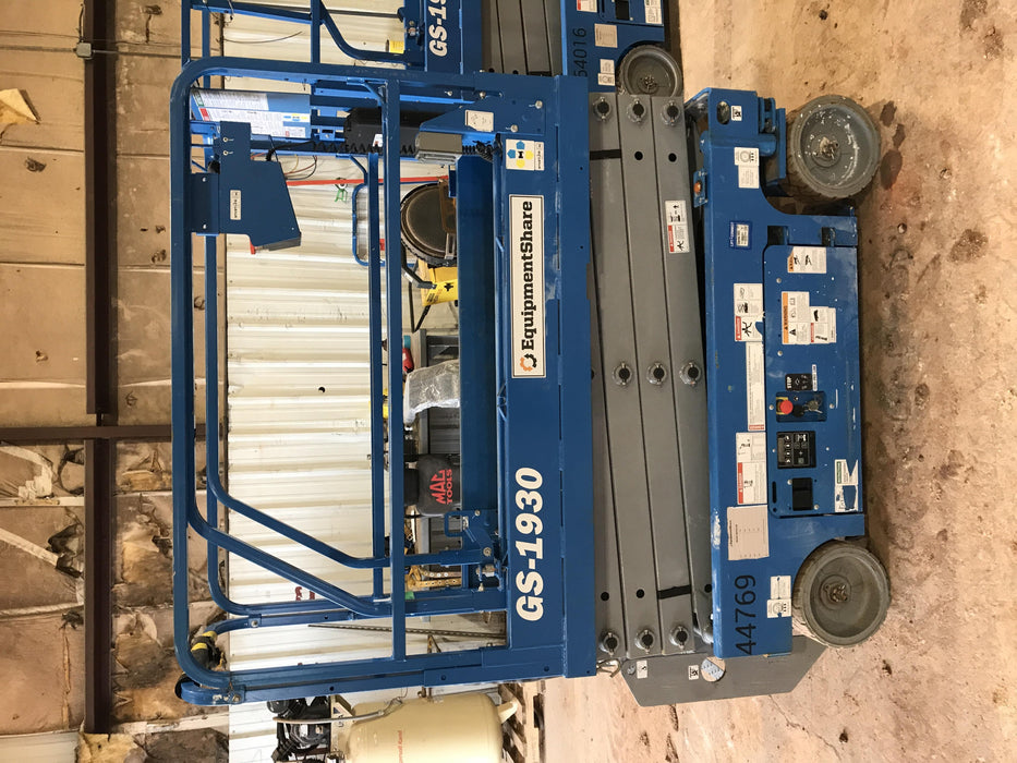 2019 Genie GS-1930 Fixed rails with chain Entry