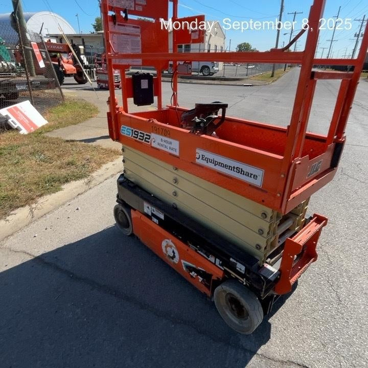 2021 JLG ES1932