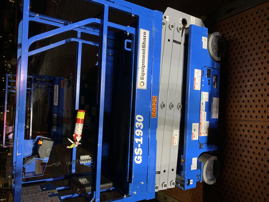 2020 Genie GS-1930 Solid Non Marking Tires, Beacon, Folding rails with half height swing gate, 800W Inverter