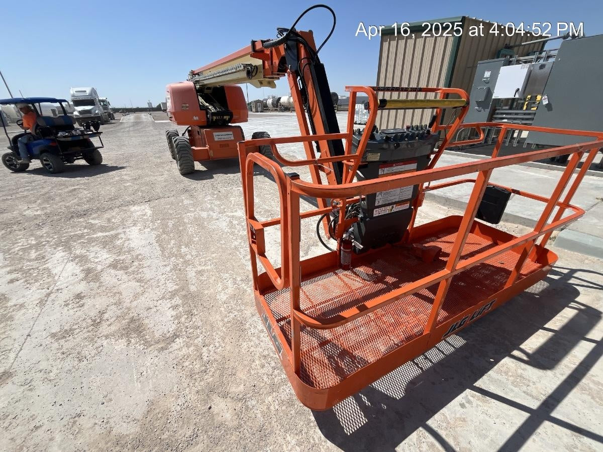 2019 JLG 660SJ