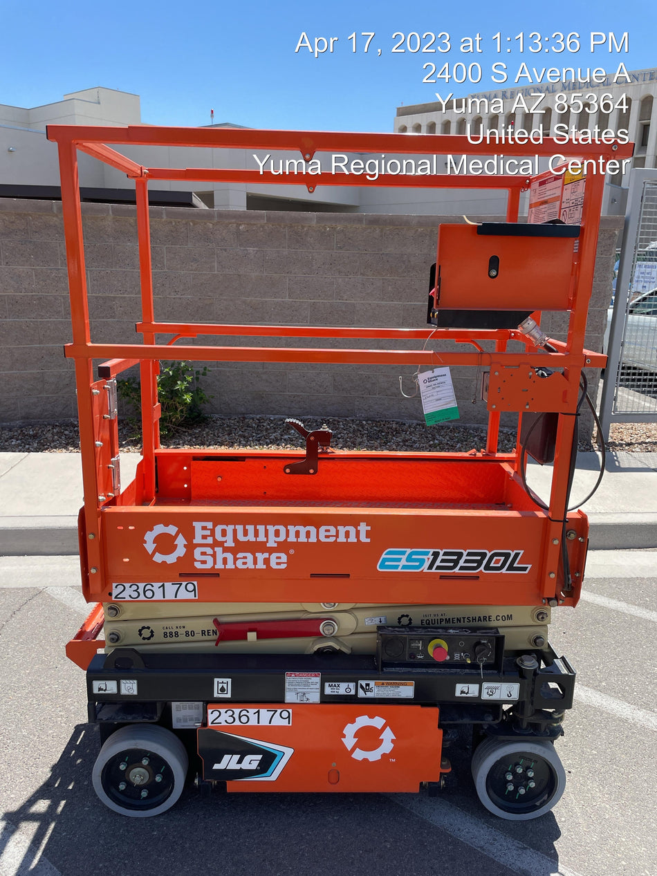 2022 JLG ES1330L