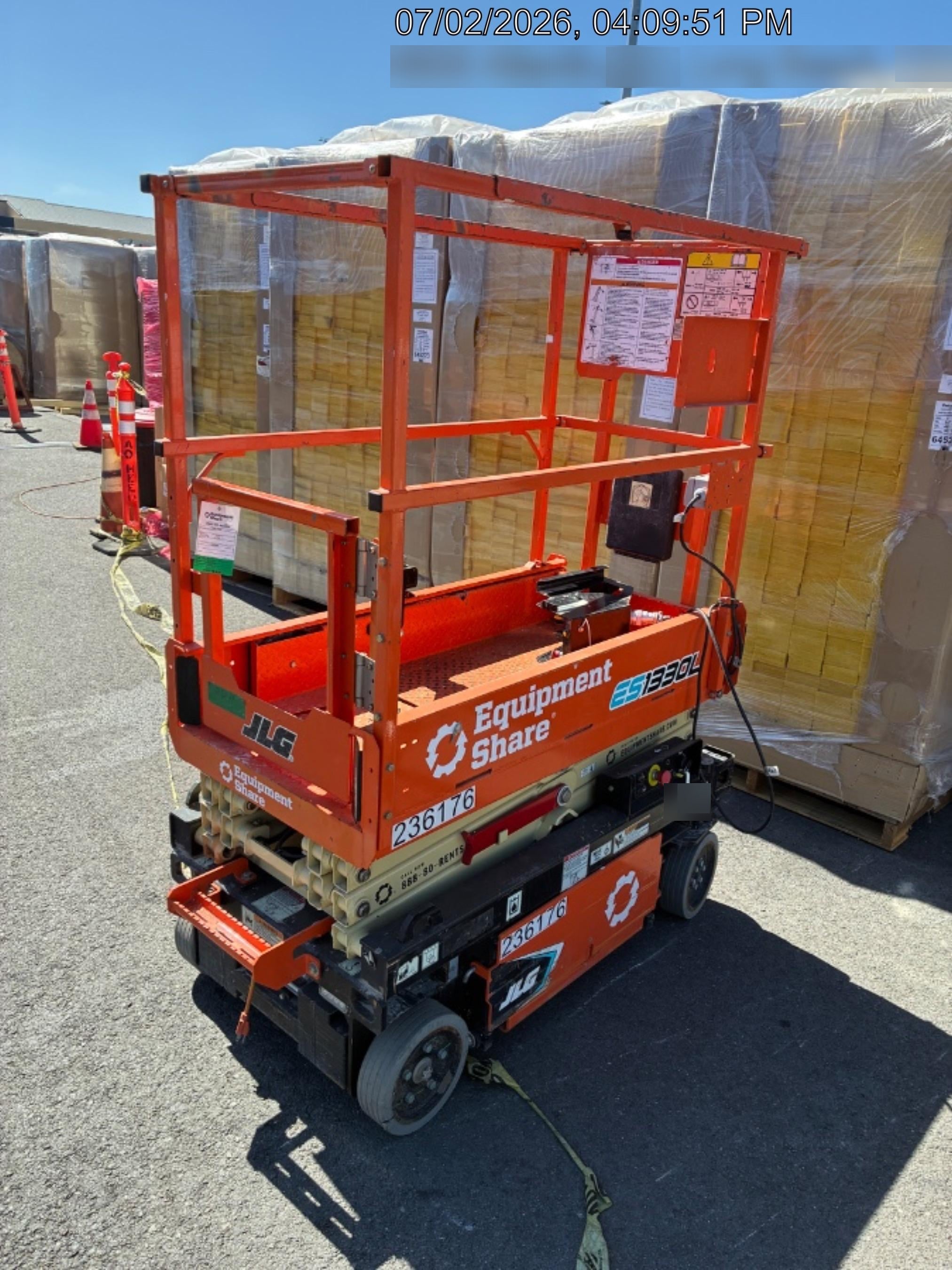 2022 JLG ES1330L