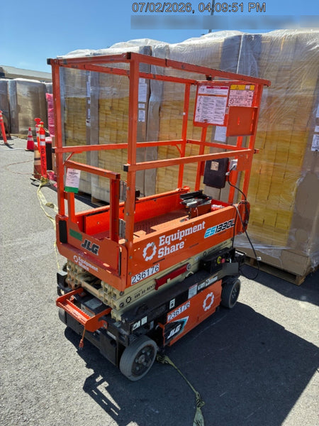 2022 JLG ES1330L