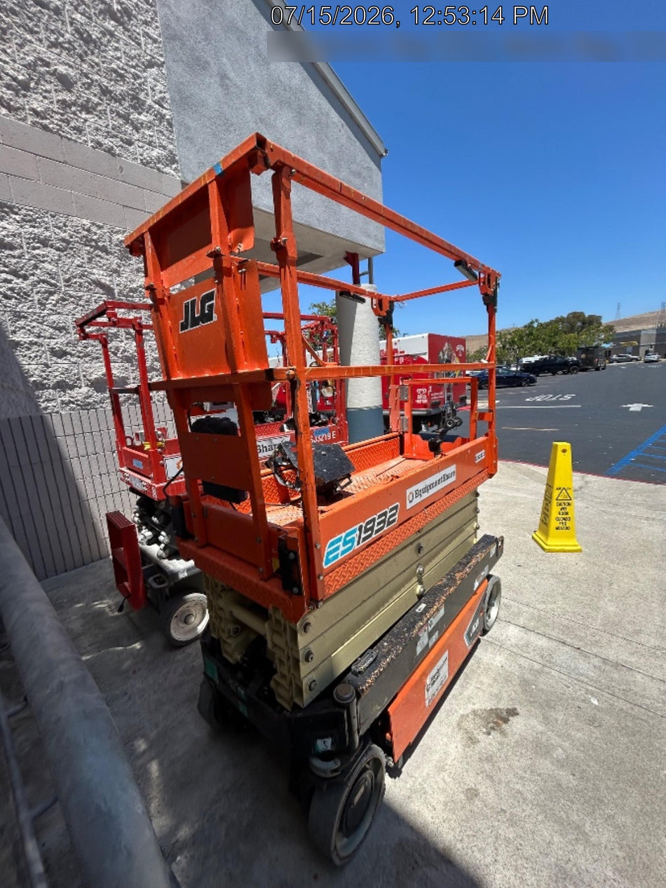 2022 JLG ES1932