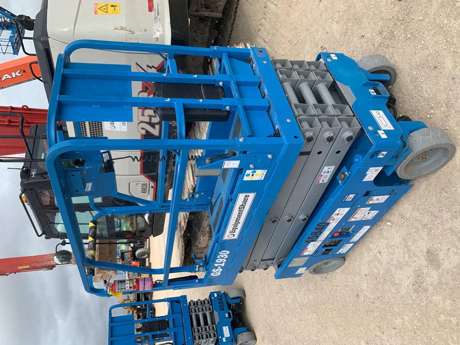 2019 Genie GS-1930 Fixed rails with chain Entry