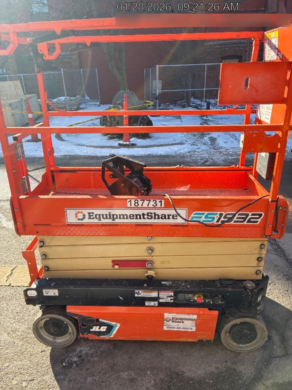 2021 JLG ES1932