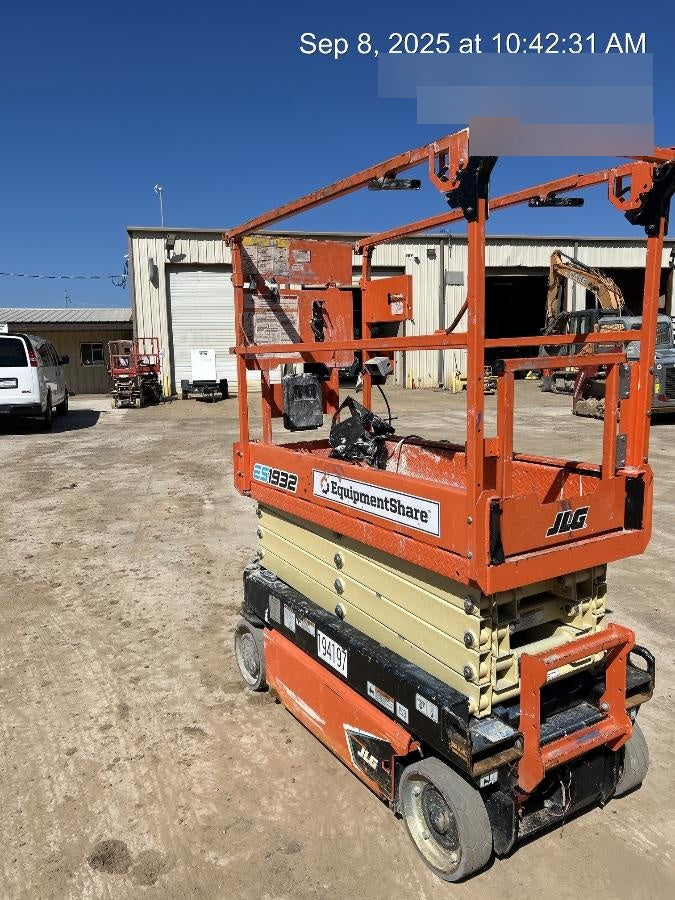 2021 JLG ES1932