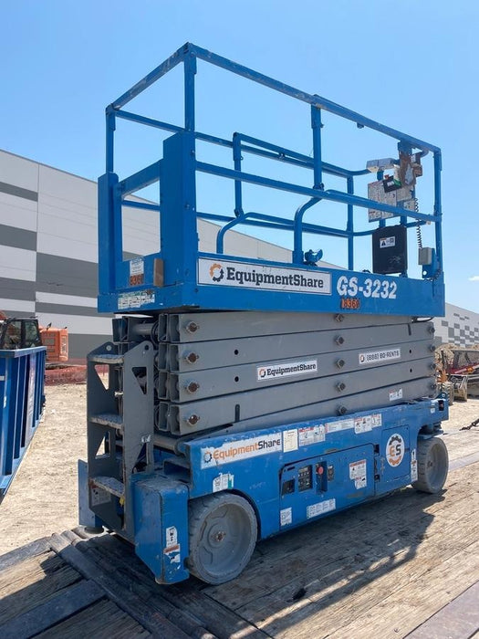 2018 Genie GS-3232 Genie GS3232 Lift w/Folding Rails and Swing Gate